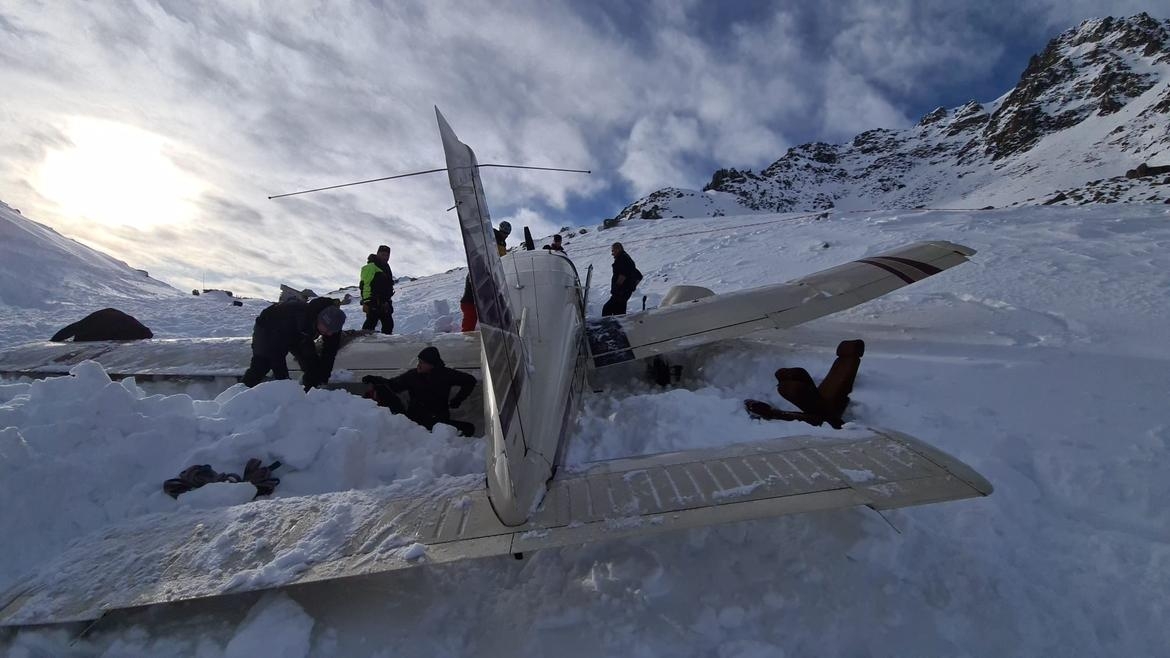 Plane lands on Lagorai