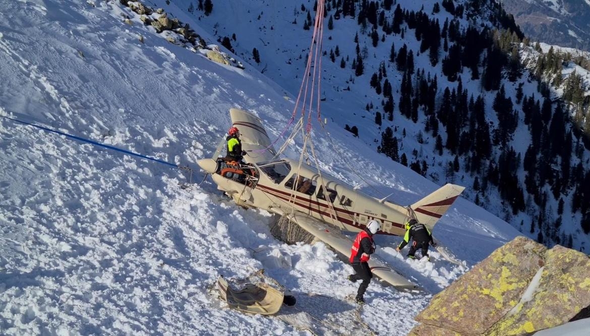 Plane lands on Lagorai