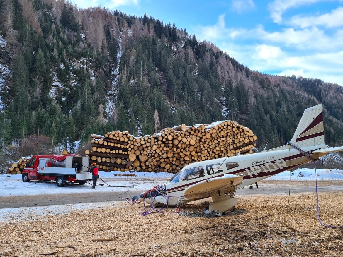 Plane lands on Lagorai