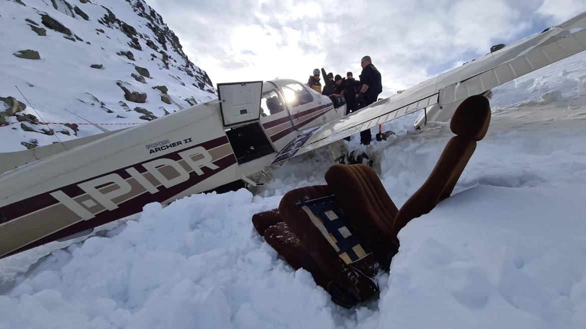 Plane lands on Lagorai