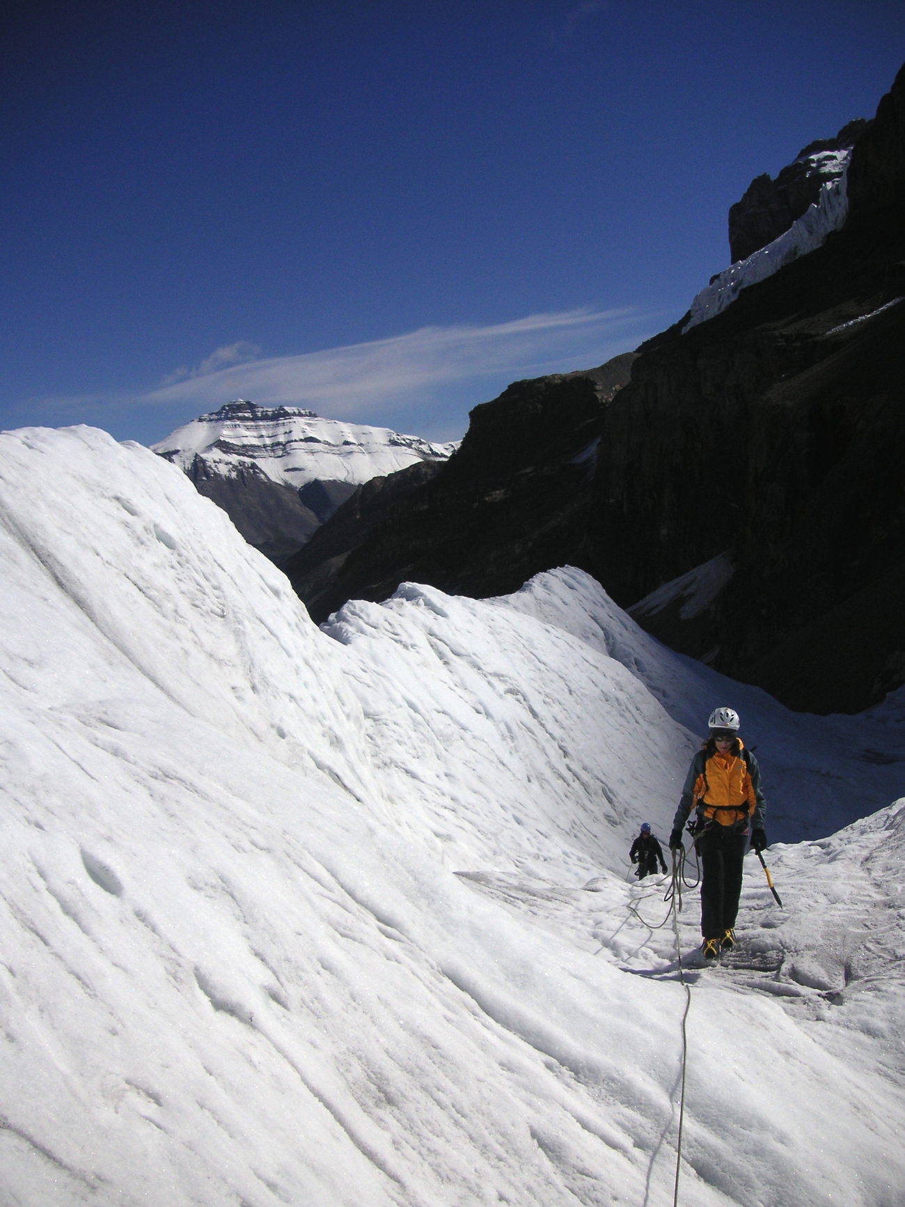 Legati su ghiacciaio: i consigli pratici delle Guide Alpine Italiane per lo scialpinismo primaverile