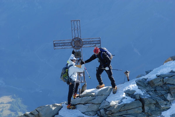 17 ore e 40’ per tutte le cime del M.te Rosa piÃ¹ il Cervino