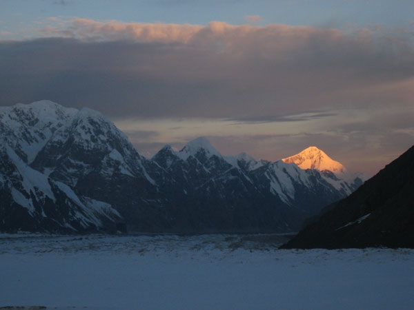 Alpinismo: Vetta del Kahn-Tengri (7010m) per Luca Vuerich