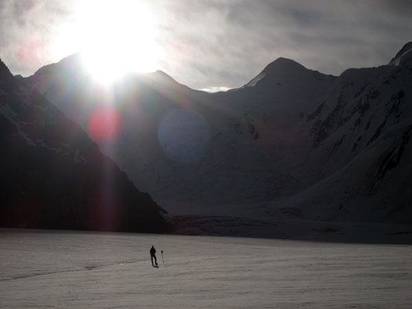 Alpinismo: Vetta del Kahn-Tengri (7010m) per Luca Vuerich