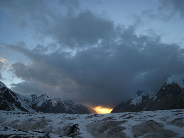 Alpinismo: Vetta del Kahn-Tengri (7010m) per Luca Vuerich