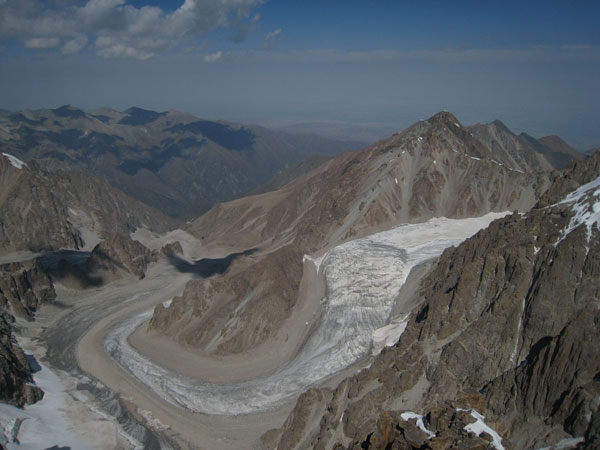 Alpinismo: Vetta del Kahn-Tengri (7010m) per Luca Vuerich