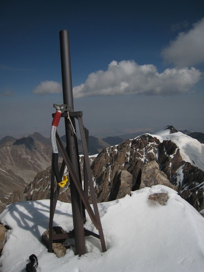 Alpinismo: Vetta del Kahn-Tengri (7010m) per Luca Vuerich