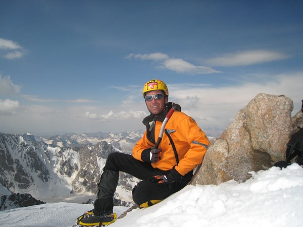 Alpinismo: Vetta del Kahn-Tengri (7010m) per Luca Vuerich