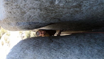 Astroman Washington Column - Astroman: Maurizio Oviglia climbing through the famous Harding Slot