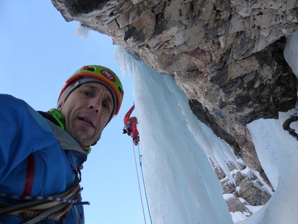 Diretta Canadese Tofane - Diretta Canadese: Andrea Gamberini, assicurato da Beppe Ballico, su L2 di Diretta Canadese, Val Travenanzes, Dolomiti