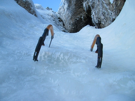 Altrimenti ci arrabbiamo Monte Croce Matese - parete della Grotta delle Ciaole - Altrimenti ci arrabbiamo