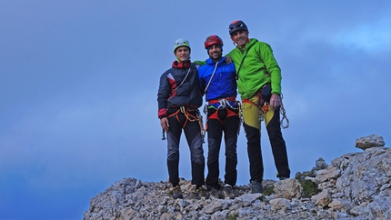 Linnéa Torre di Mezzaluna - Vallaccia - Linnéa: Geremia Vergoni, Tiziano Buccella e Rolando Larcher in cima alla Torre di Mezzaluna dopo la prima libera della via Linnéa