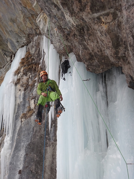 Risiko variation to Mostro di Avers - Thron Val d'Avers - Risiko variation to Mostro di Avers - Thron: Daniel Benz having fallen after attempting the roof