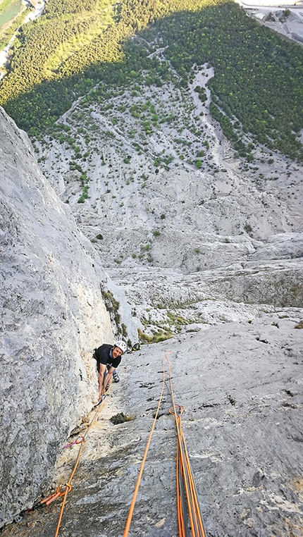 Viaggio nel Passato Monte Casale II° Pilastro - Viaggio nel Passato: Herman Zanetti nel grande diedro del undicesimo tiro