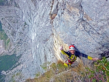 Viaggio nel Passato Monte Casale II° Pilastro - Viaggio nel Passato: Rolando Larcher alla fine della via nel 2018