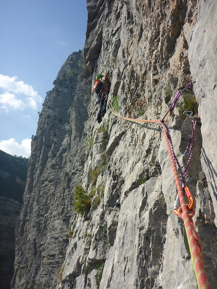 Spigolo Giacomo Deiana Mal Sokolit - Spigolo Giacomo Deiana: Nicola Lanzetta climbing the last arete