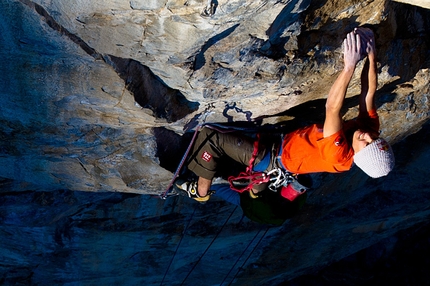 David Lama - David Lama durante la prima libera di Vamos a la playa, 6a, 8a+, 8b+, 8b+, 8a+, 6b, Cevio, Tessino, Svizzera.