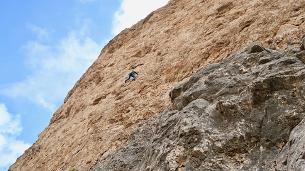 Nuvole Bianche Sas dla Porta - Nuvole Bianche: Matteo Vinatzer making the first free ascent, Sas dla Porta, Geislerspitzen, Dolomites