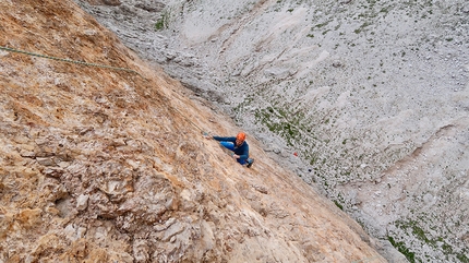 Nuvole Bianche Sas dla Porta - Nuvole Bianche: Matteo Vinatzer making the first free ascent, Sas dla Porta, Geislerspitzen, Dolomites