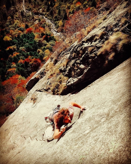 Allegro non troppo Precipizio degli Asteroidi - Val di Mello - Allegro non troppo: Precipizio degli Asteroidi, Val di Mello: Jacopo Ruffo sul terzo tiro