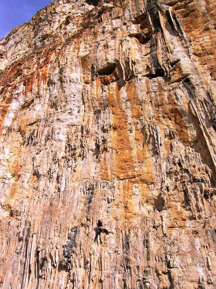 San Vito Lo Capo - Viaggi e Arrampicata - Su Bella-Susanna 7a alla Never Sleeping Wall - San Vito Lo Capo, Sicilia