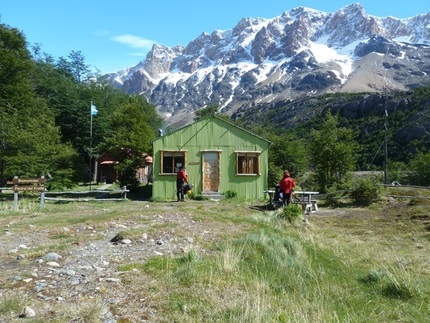 Supercanaleta, Fitz Roy, Patagonia - l Rifugio Los Troncos a Piedra del Fraile