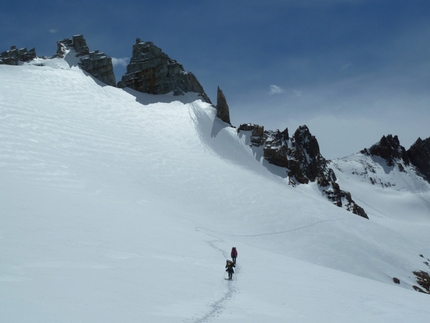 Supercanaleta, Fitz Roy, Patagonia - Salendo al Passo del Quadrado