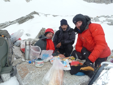 Supercanaleta, Fitz Roy, Patagonia - Bivacco alla base della Supercanaleta