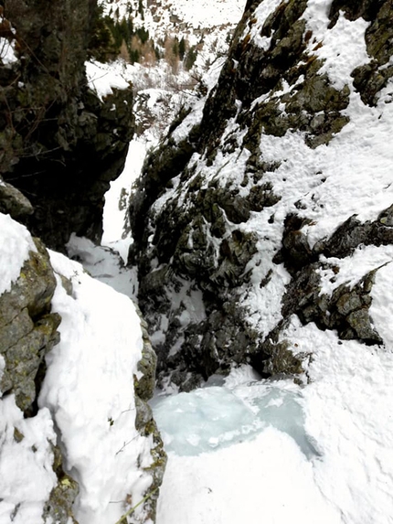 Via Pi Greco Avancorpo del Corno D'Aola - Via Pi Greco: Avancorpo del Corno D'Aola, Adamello (Cristian Candiotto, Enea Montoli 14/03/2019)