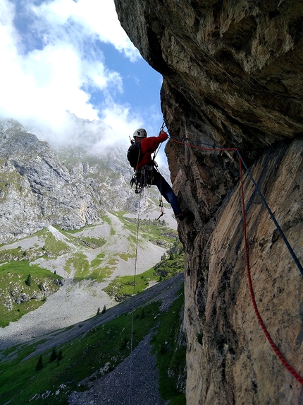 Il Viandante sul mare di nebbia Dosso Guarda - Cima Bacchetta - Concarena - Il Viandante sul mare di nebbia: Cima Bacchetta, Val Baione, Alpi Orobie