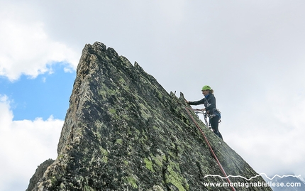 Via Giovanni Paolo II + Via Ottoz - Grivel Père Eternel Père Eternel - Aiguille de la Brenva - Via Giovanni Paolo II + Via Ottoz - Grivel Père Eternel: Aiguille de la Brenva. Dafne Munaretto in cima