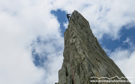 Via Giovanni Paolo II + Via Ottoz - Grivel Père Eternel Père Eternel - Aiguille de la Brenva - Via Giovanni Paolo II + Via Ottoz - Grivel Père Eternel: Aiguille de la Brenva. Si iniziano le calate