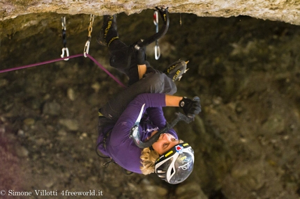 Angelika Rainer libera Il volo dell’angelo in Dolomiti, bis di drytooling D13-