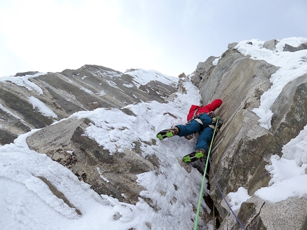 Dihedral Frutti di mare Grand Flambeau - Dihedral Frutti di mare: Grand Flambeau, Monte Bianco. Enrico Bonino, Jon Bracey 01/11/2019