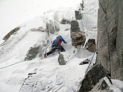 Dihedral Frutti di mare Grand Flambeau - Dihedral Frutti di mare: Grand Flambeau, Monte Bianco. Enrico Bonino, Jon Bracey 01/11/2019