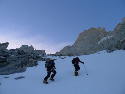 Aguja Guillaumet, Fitz Roy, Patagonia - Salendo verso il colle