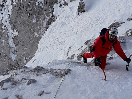 Chiappe strette Petto in fuori Pizzo di Petto - Chiappe strette Petto in fuori: Pizzo di Petto, Alpi Orobie (Gabriele Carrara, Yuri Parimbelli, Ennio Spiranelli 30/12/2019)