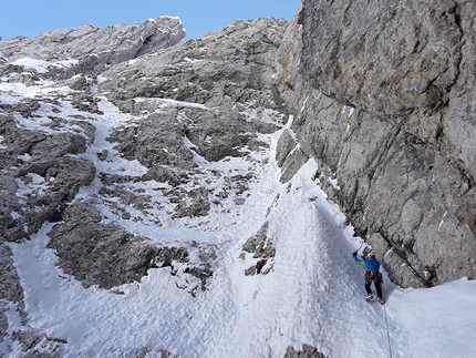 Chiappe strette Petto in fuori Pizzo di Petto - Chiappe strette Petto in fuori: Pizzo di Petto, Alpi Orobie (Gabriele Carrara, Yuri Parimbelli, Ennio Spiranelli 30/12/2019)