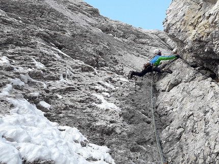 Chiappe strette Petto in fuori Pizzo di Petto - Chiappe strette Petto in fuori: Pizzo di Petto, Alpi Orobie (Gabriele Carrara, Yuri Parimbelli, Ennio Spiranelli 30/12/2019)