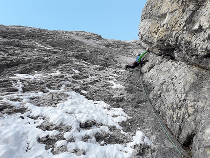 Chiappe strette Petto in fuori Pizzo di Petto - Chiappe strette Petto in fuori: Pizzo di Petto, Alpi Orobie (Gabriele Carrara, Yuri Parimbelli, Ennio Spiranelli 30/12/2019)