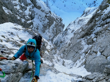 Chiappe strette Petto in fuori Pizzo di Petto - Chiappe strette Petto in fuori: Pizzo di Petto, Alpi Orobie (Gabriele Carrara, Yuri Parimbelli, Ennio Spiranelli 30/12/2019)