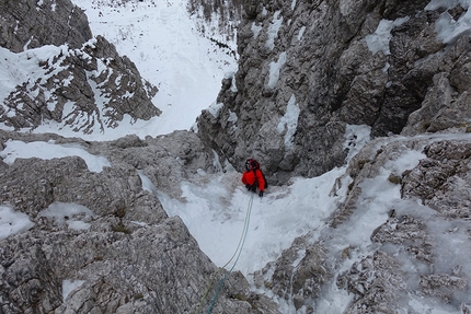 Apus Rocchetta Alta di Bosconero - Apus: Rocchetta Alta di Bosconero, Dolomiti di Zoldo (Mirco Grasso, Alvaro Lafuente 16/02/2020)