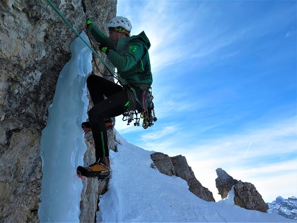 Apus Rocchetta Alta di Bosconero - Apus: Rocchetta Alta di Bosconero, Dolomiti di Zoldo (Mirco Grasso, Alvaro Lafuente 16/02/2020)