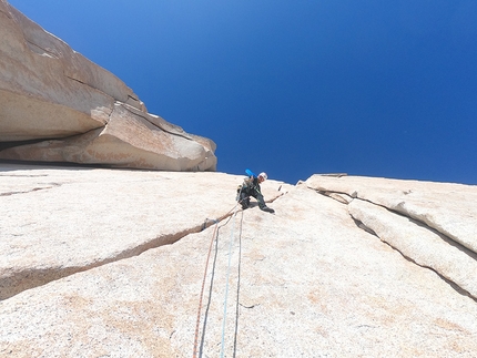 Via del 40° dei Ragni di Lecco Aguja Poincenot - Via del 40° dei Ragni di Lecco: Aguja Poincenot Patagonia. Matteo Bernasconi, Matteo Della Bordella, Matteo Pasquetto 02/2020