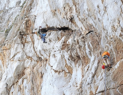 Ramage Monte Pellegrino - Antro della Perciata - Ramage: Antro della Perciata, Monte Pellegrino, Palermo, Sicilia © Alessio Furìa