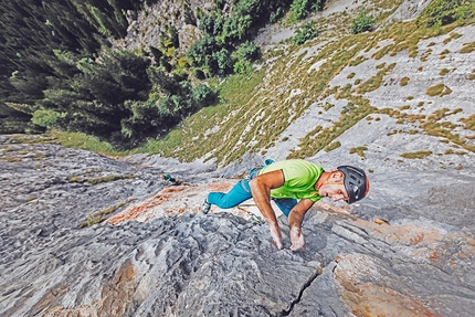 Fine di un’Epoca Cima Cee - Fine di un’Epoca: Cima Cee nelle Dolomiti di Brenta: Rolando Larcher sul 4° tiro © Matteo Pavana