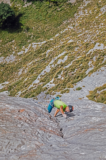Fine di un’Epoca Cima Cee - Fine di un’Epoca: Cima Cee in the Brenta Dolomites: Rolando Larcher climbing pitch 4 © Matteo Pavana