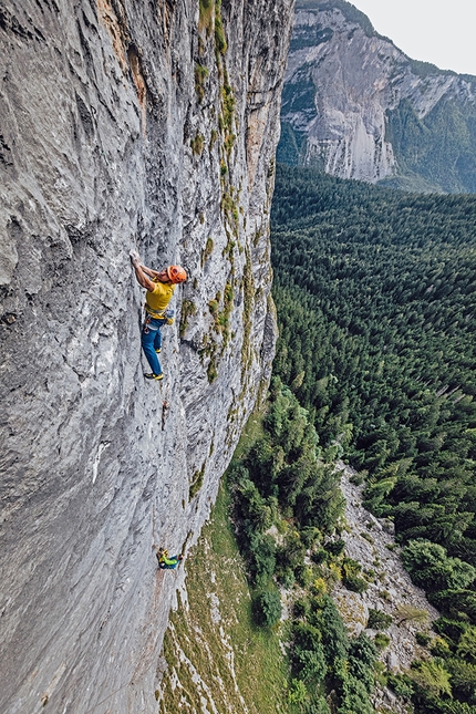 Fine di un’Epoca Cima Cee - Fine di un’Epoca: Cima Cee in the Brenta Dolomites: Luca Giupponi climbing pitch 5 © Matteo Pavana