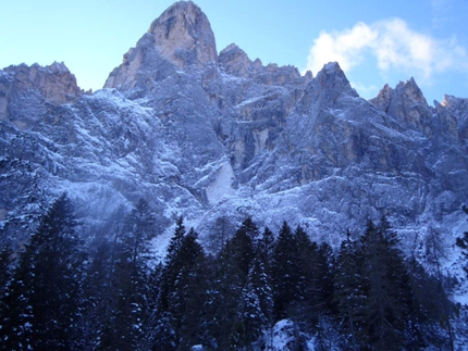 Sass Maor, East Face rock fall in the Dolomites