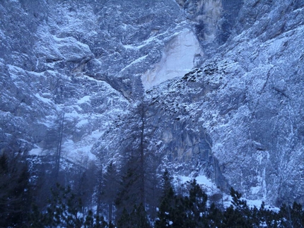 Sass Maor - Il crollo sulla parete est del Sass Maor, Pale di San Martino, Dolomiti.